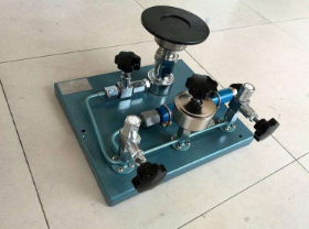 壓力發(fā)生器是不是就是活塞式壓力計呢？