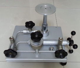 云儀專業(yè)供應(yīng)活塞式壓力計(jì)